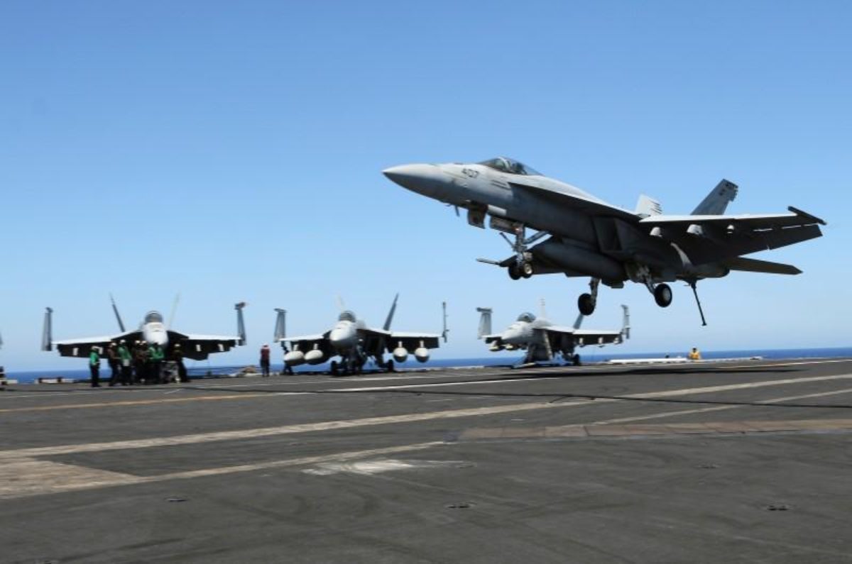 Due jet cinesi hanno intercettato un aereo statunitense nel Mar Cinese orientale