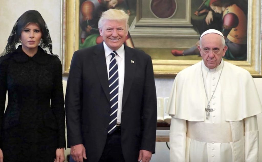 trump papa francesco melania