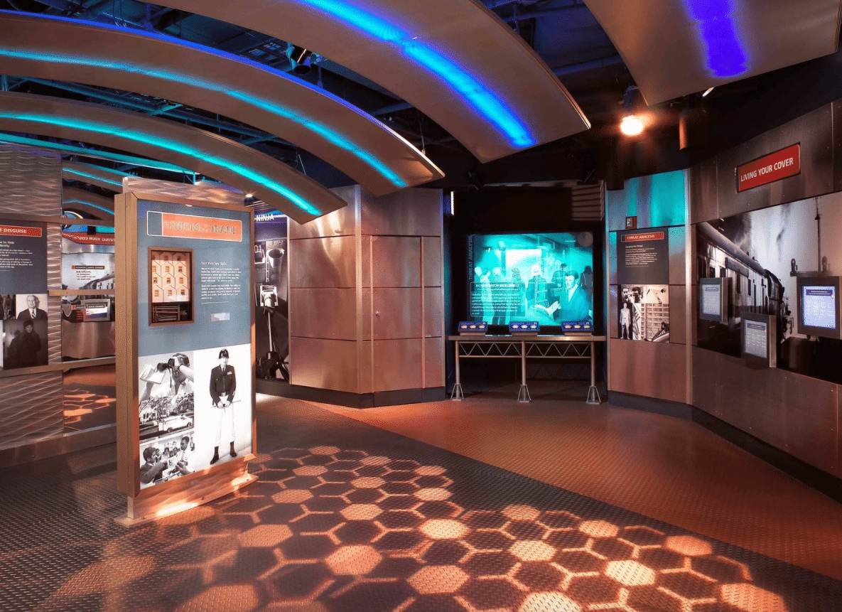 All’International Spy Museum, dove bambini tra i nove e i 13 anni possono calarsi nei panni di giovani James Bond