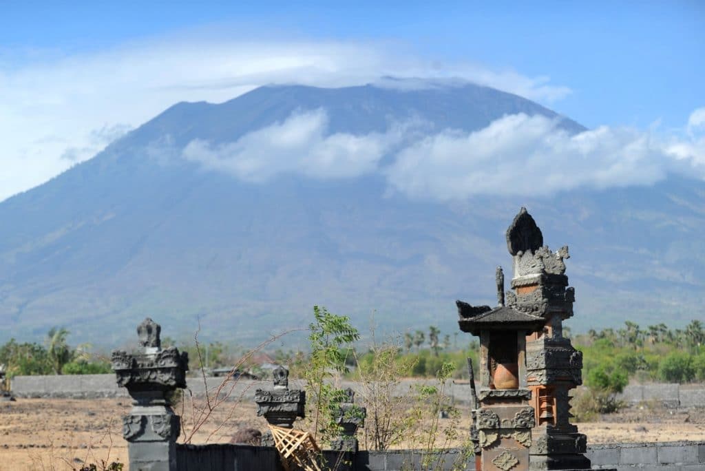 bali-indonesia-evacuazione-eruzione-vulcano-anung