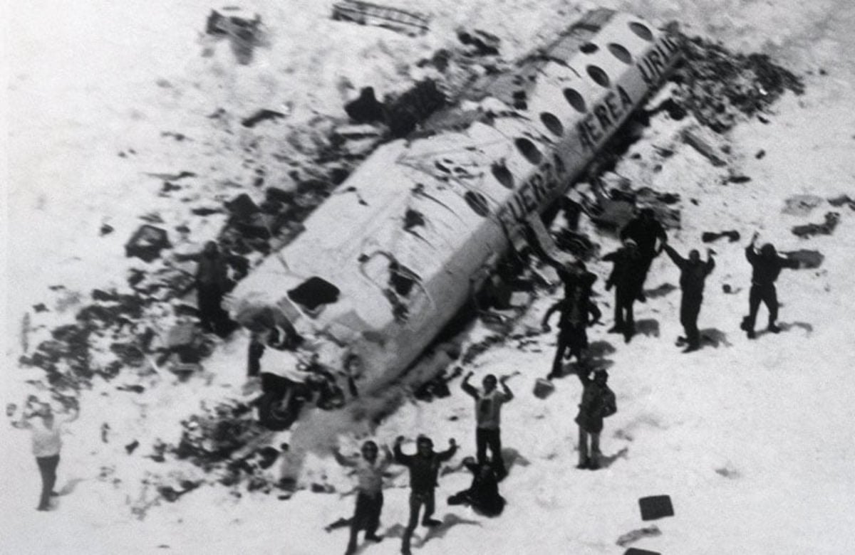 Due mesi tra gelo e cannibalismo: la storia del disastro aereo delle Ande