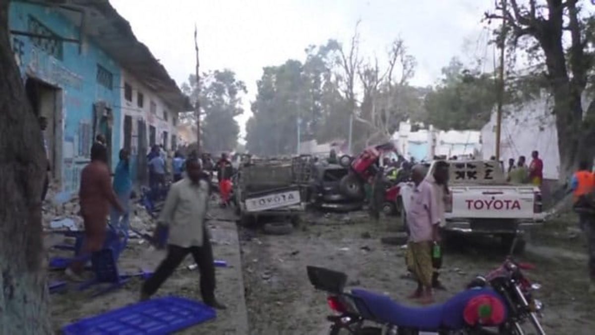 autobombe mogadiscio attentato alshabaab