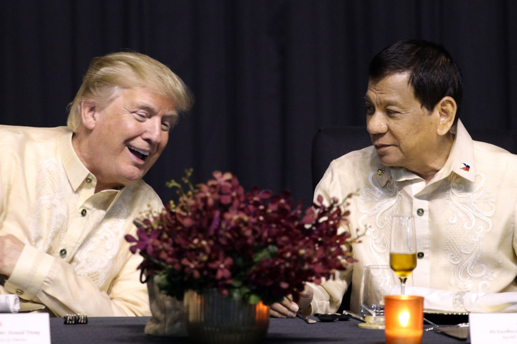 Donald Trump insieme a Rodrigo Duterte