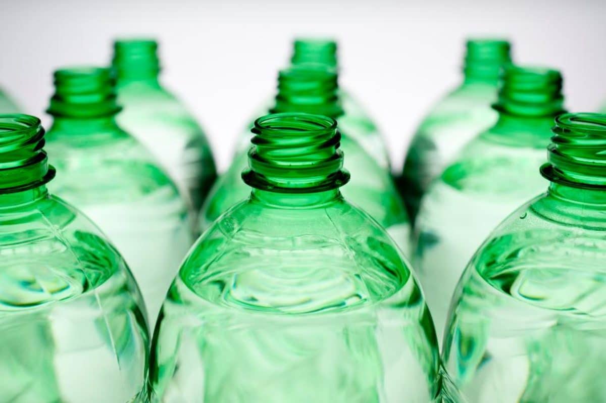 acqua bottiglia plastica