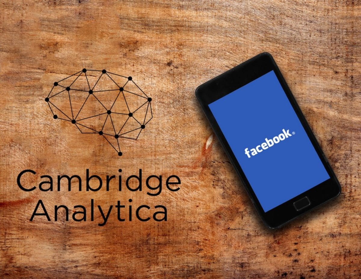 facebook Cambridge Analytica dati personali