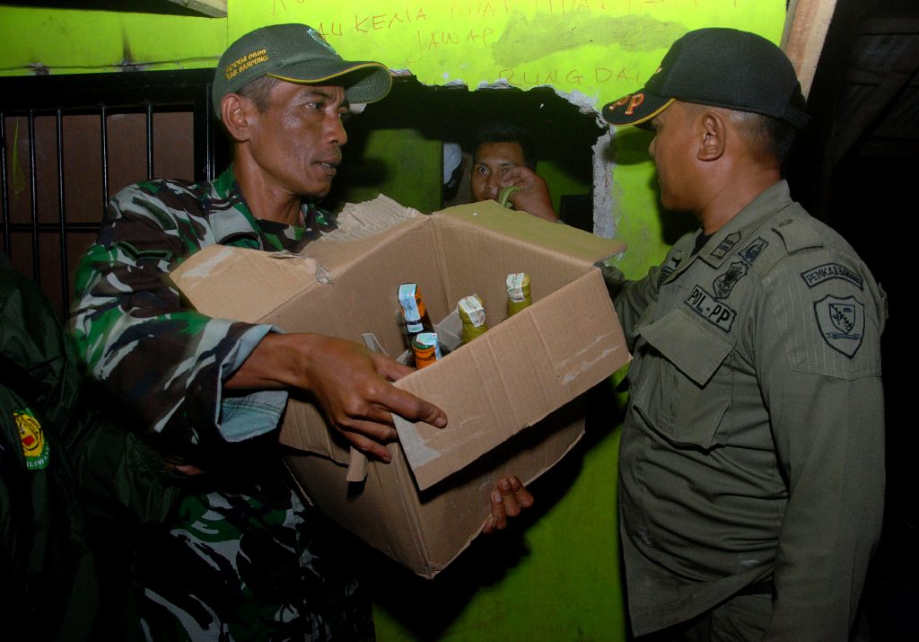indonesia 82 persone morte alcol contrabbando