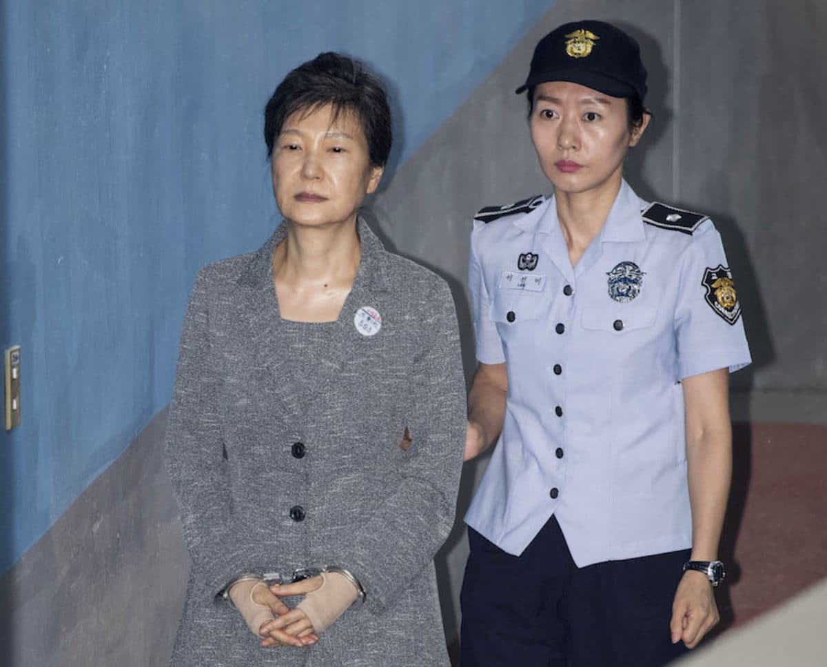 Corea sud ex presidente Park condannata