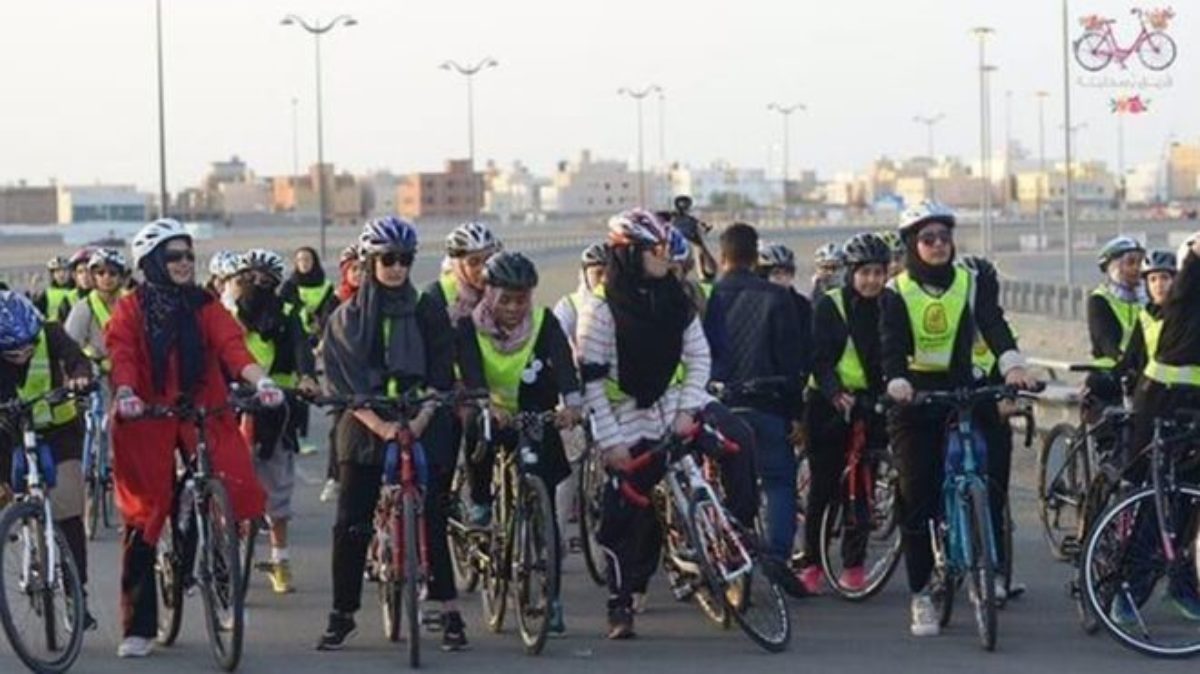 arabia-saudita-prima-gara-ciclistica-donne