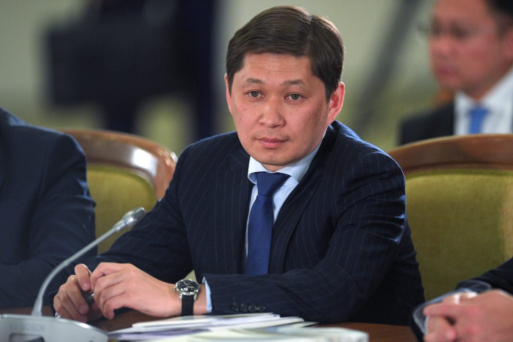 kirghizistan governo Isakov