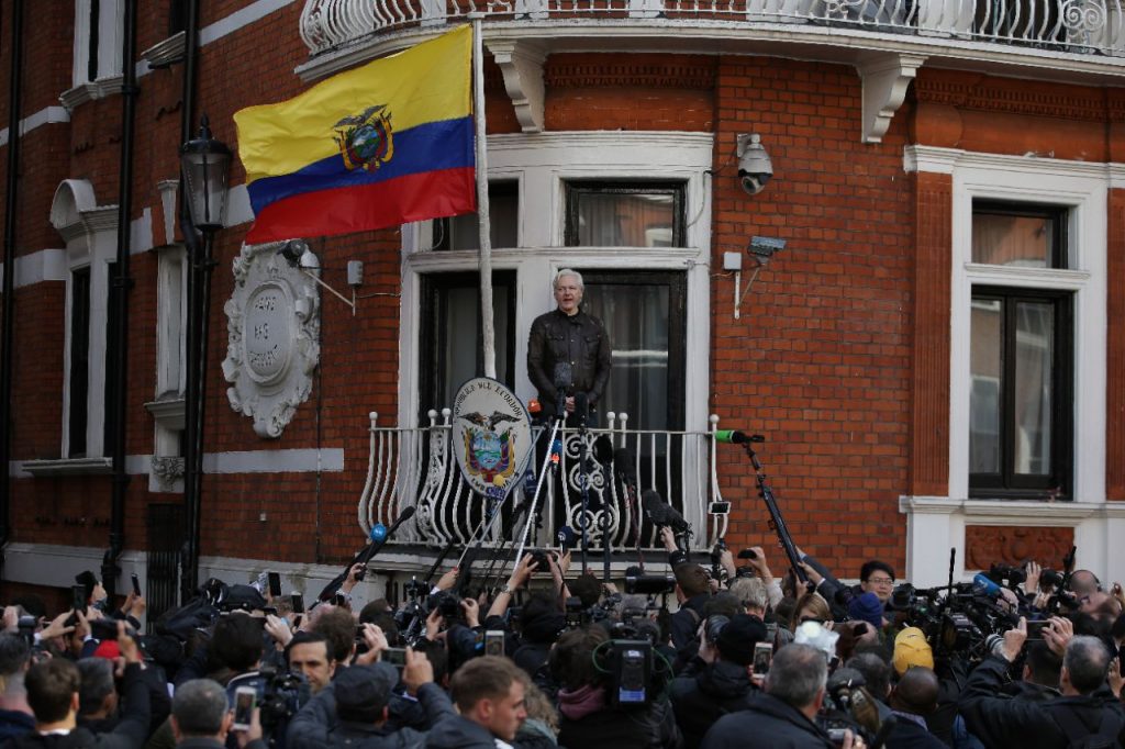 Ecuador Assange espulsione