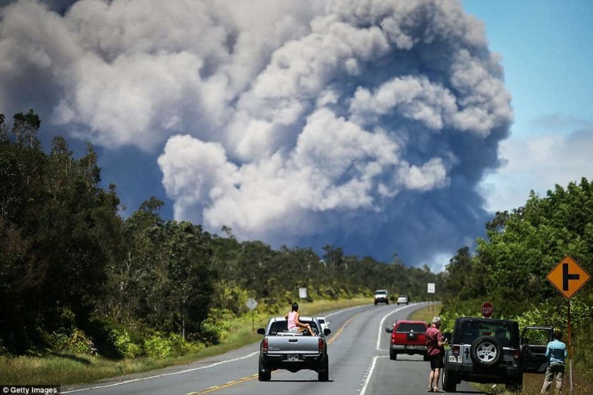 Hawaii vulcano Kilauea eruzione nube