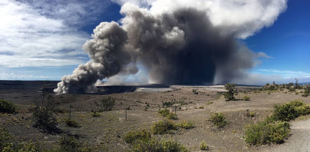 Hawaii vulcano Kilauea eruzione nube