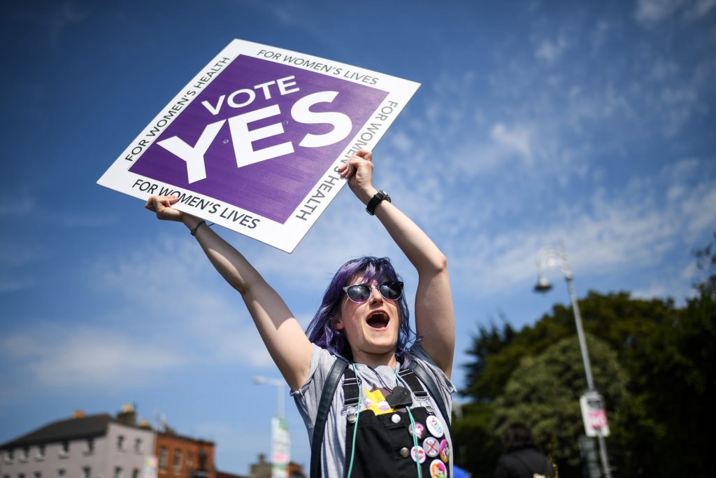 irlanda approva legalizzazione aborto