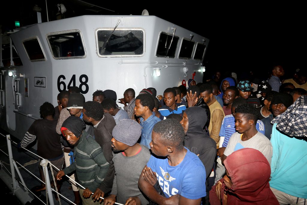 820 migranti riportati Libia