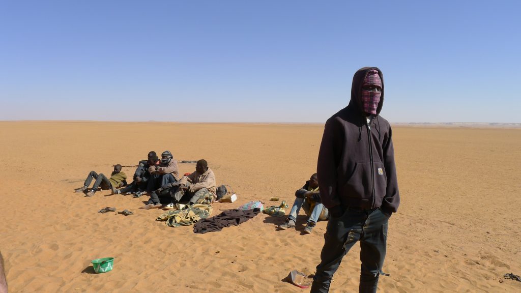 Algeria migranti abbandonati deserto