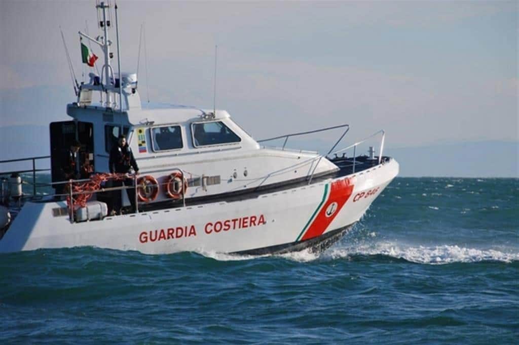 guardia costiera italiana migranti