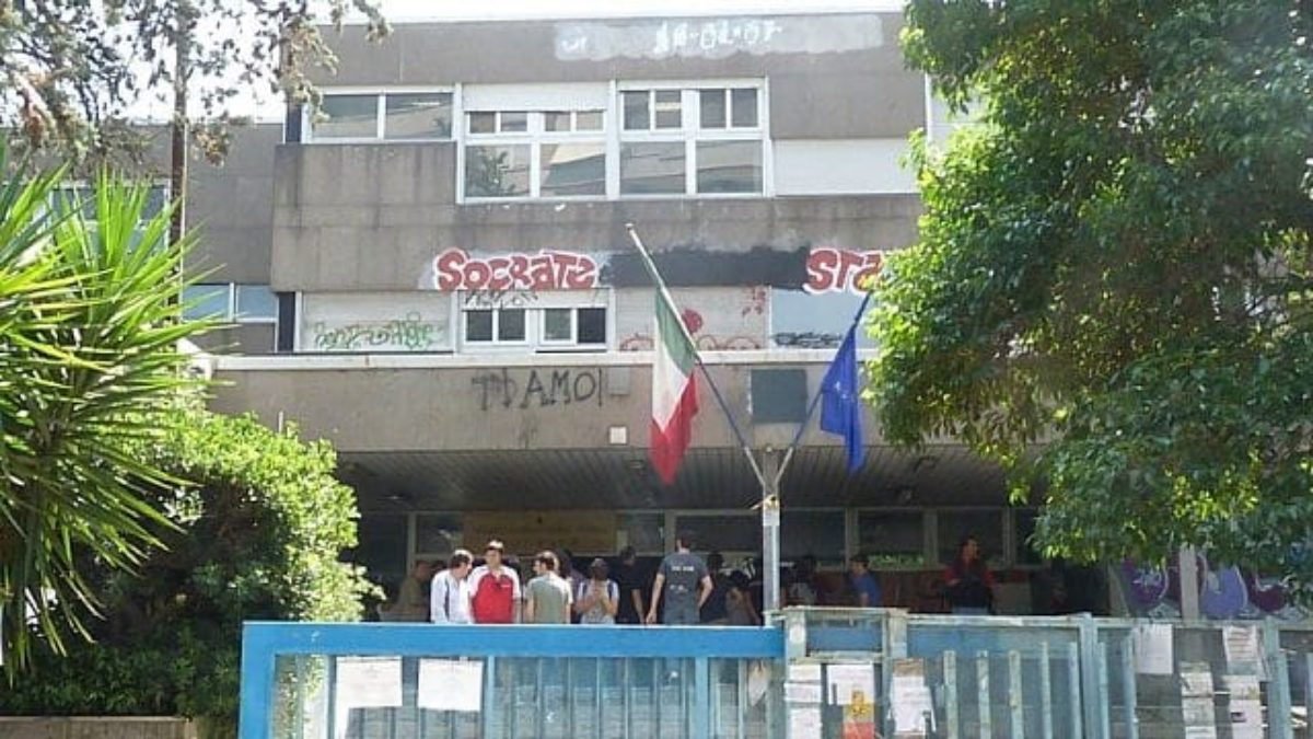 saluto fascista liceo roma