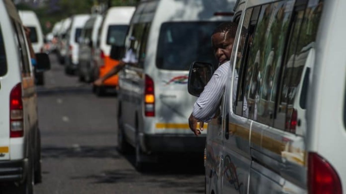 sudafrica attacco minibus
