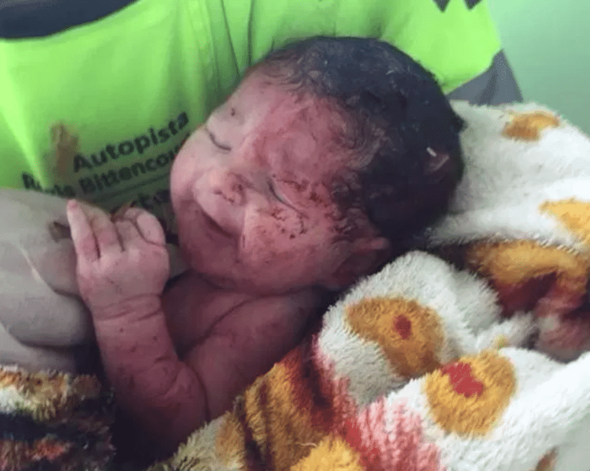 incidente tir neonata illesa