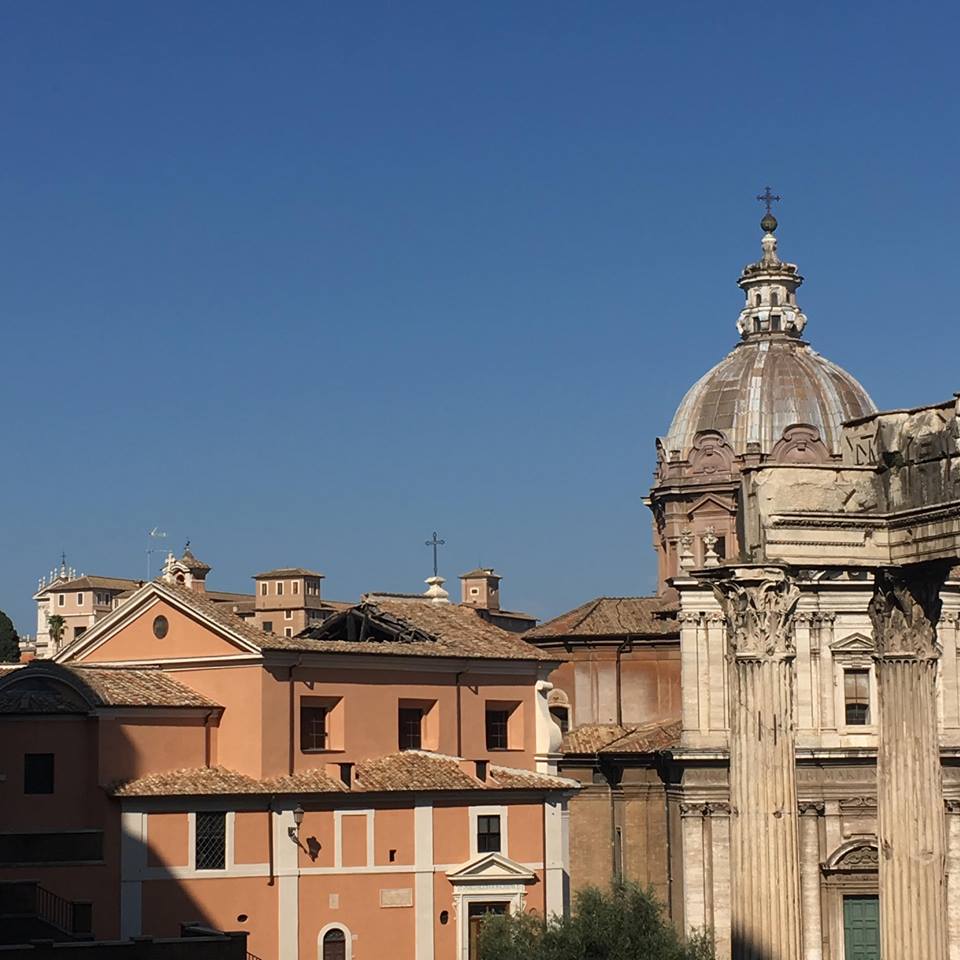 Le foto del tetto crollato della chiesa di San Giuseppe dei Falegnami a