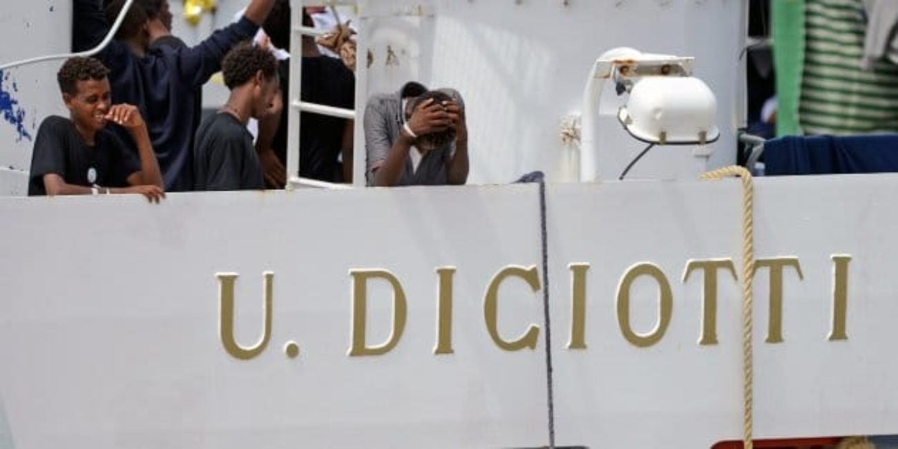 nave diciotti eritrei scappati tuffandosi in mare