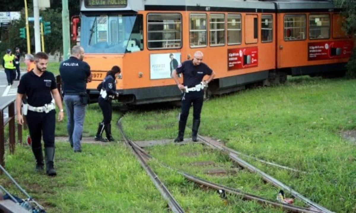 incidente tram milano