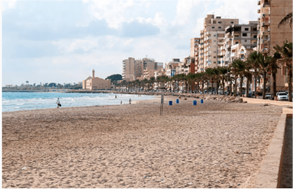 spiaggia donne libano