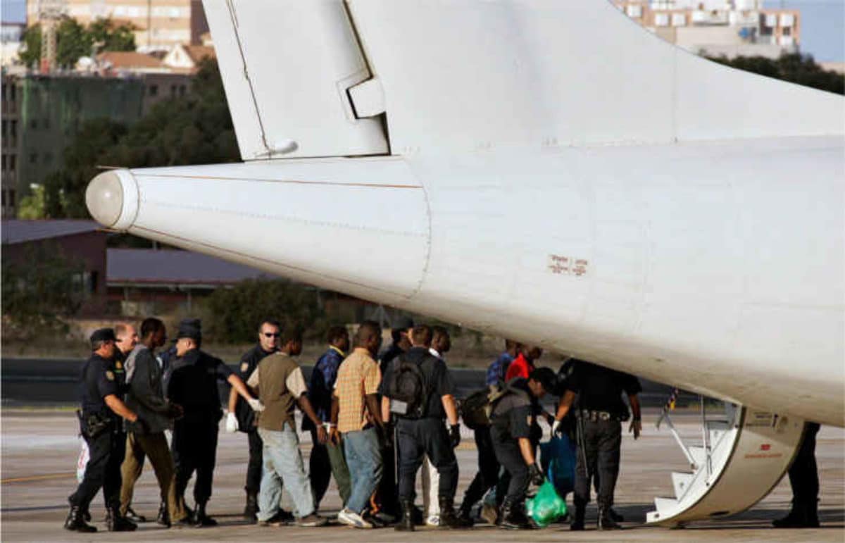 rimpatrio tunisini aereo rotto