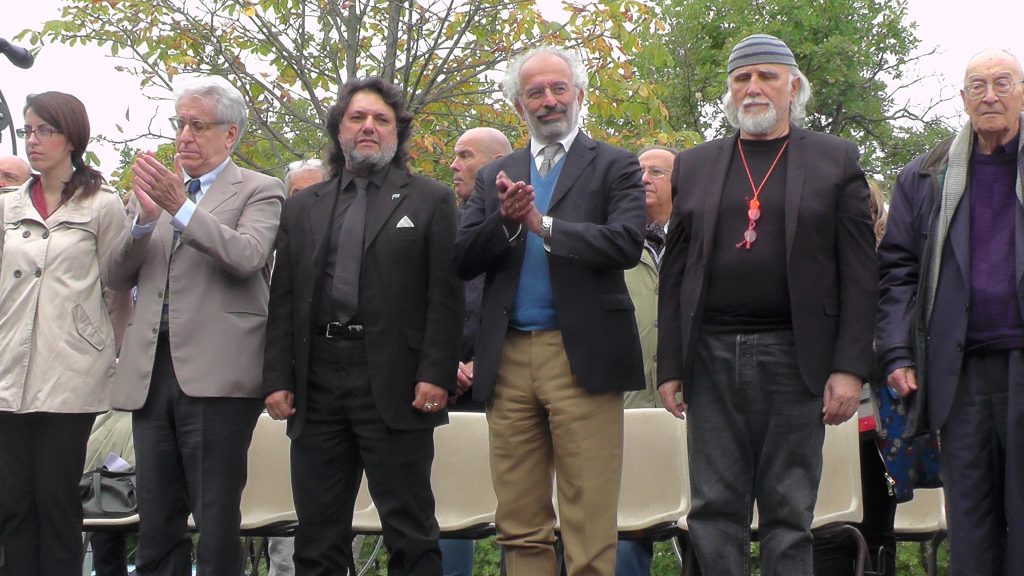 genocidio rom statua