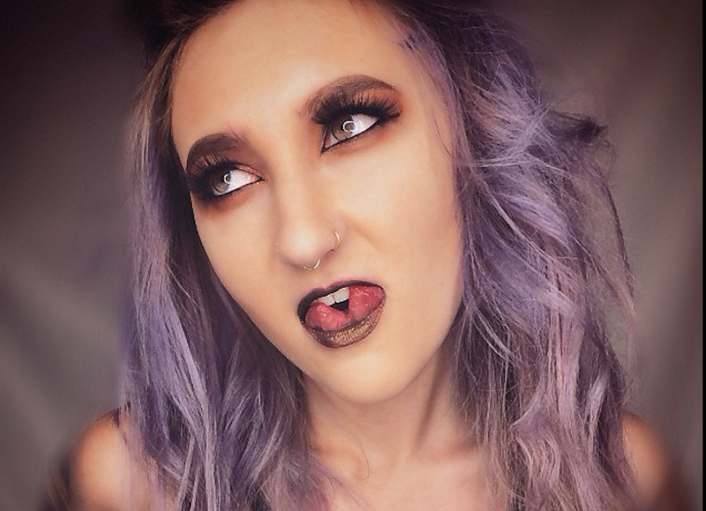 donna lingua divisa in due