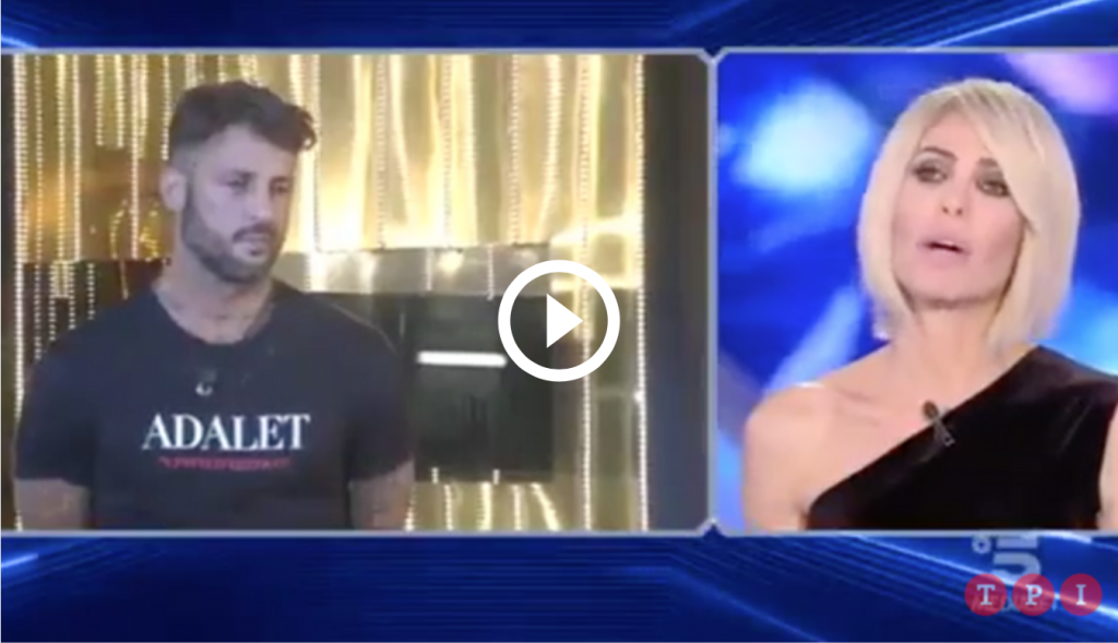 corona distrugge camper mediaset