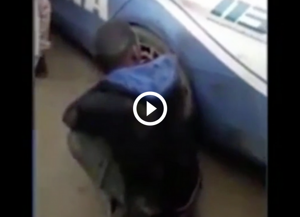 video migrante ruota polizia foggia