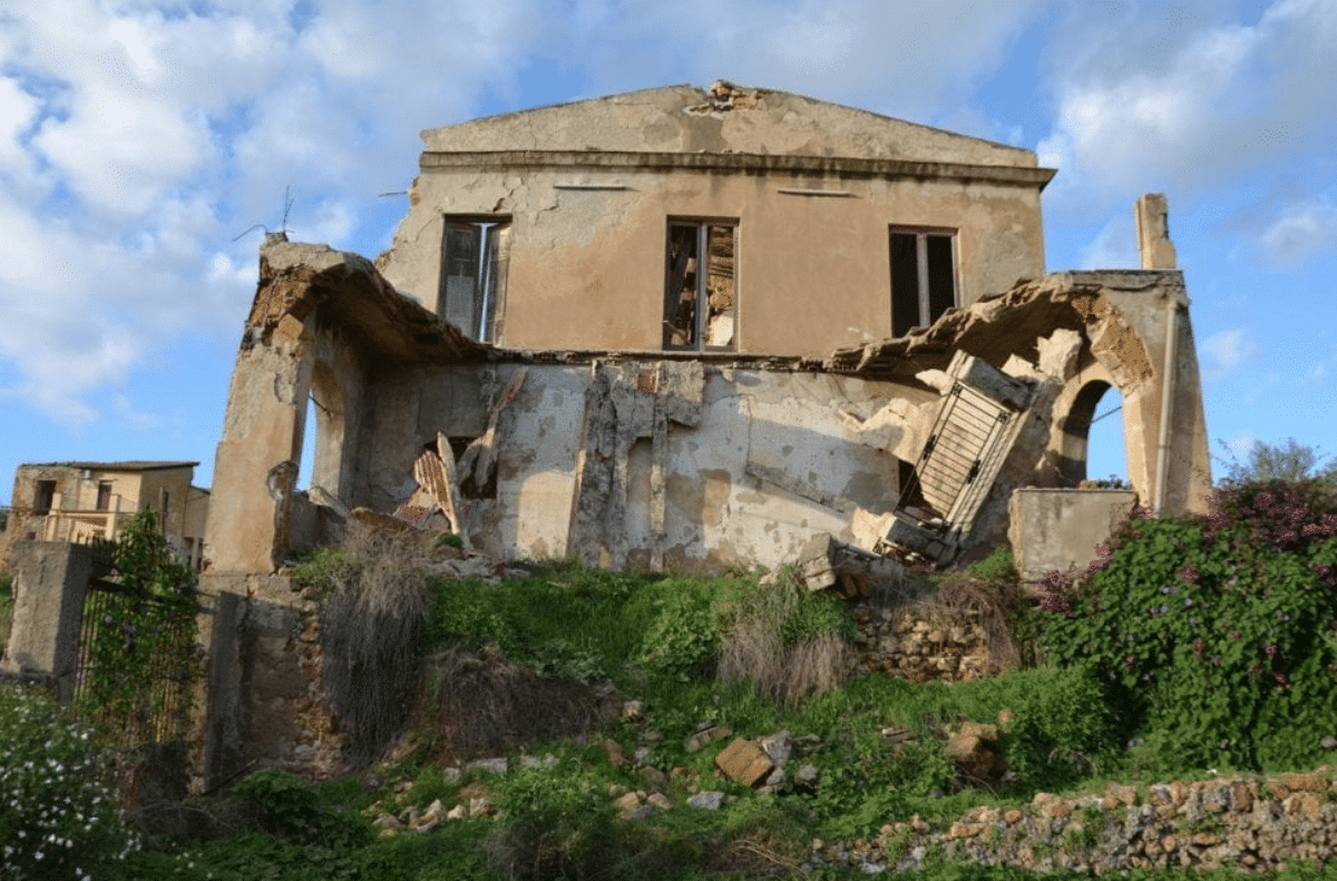 maltempo sicilia crolla casa camilleri