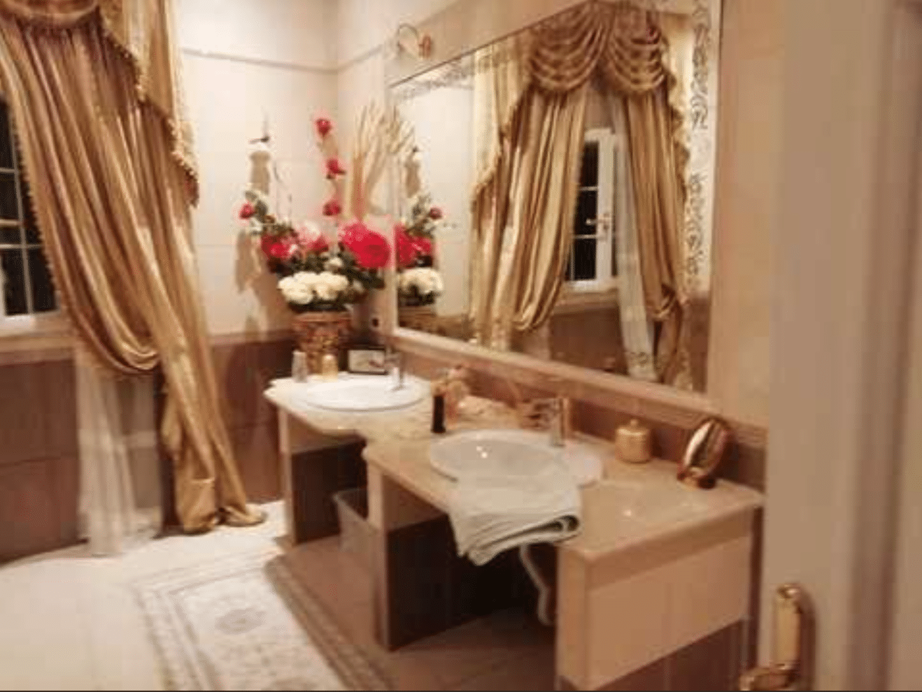 Abbattute le otto ville dei Casamonica le foto degli interni Abbattute le otto ville dei Casamonica le foto degli interni