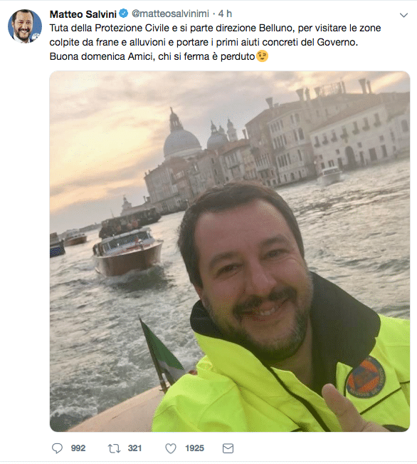 rete contro foto salvini venezia