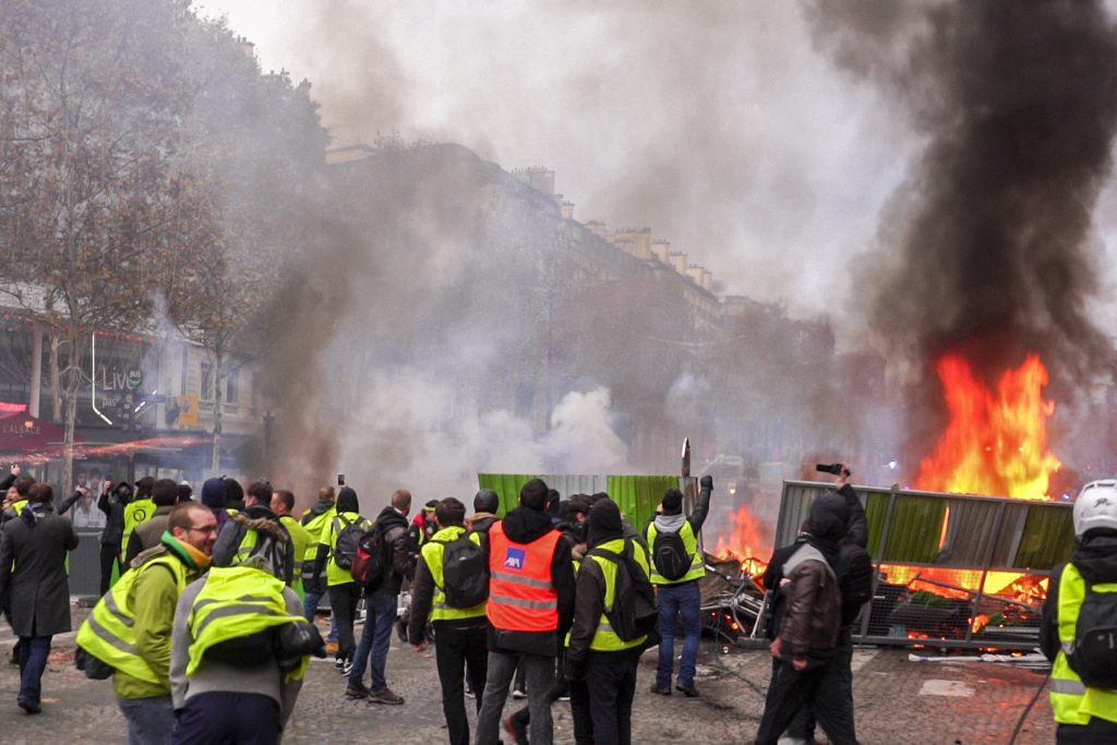 protesta gilet gialli francia