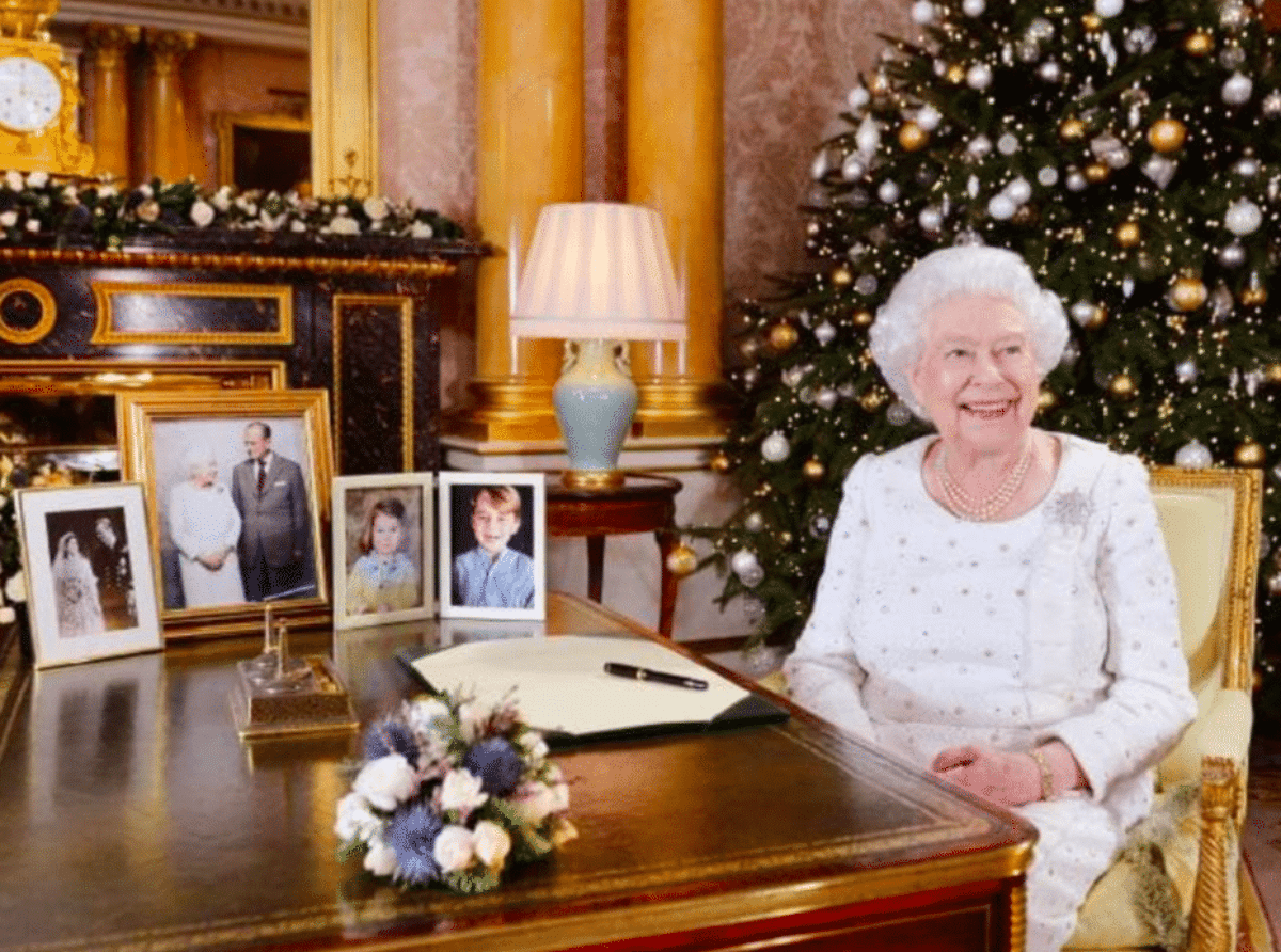 Regali Di Natale Quando Si Aprono.L Etichetta Reale Della Regina Elisabetta Da Rispettare A Natale