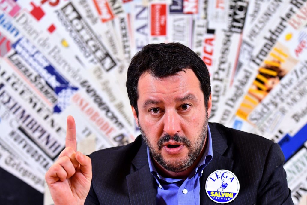 Salvini e le lettere ai giornali del Nord
