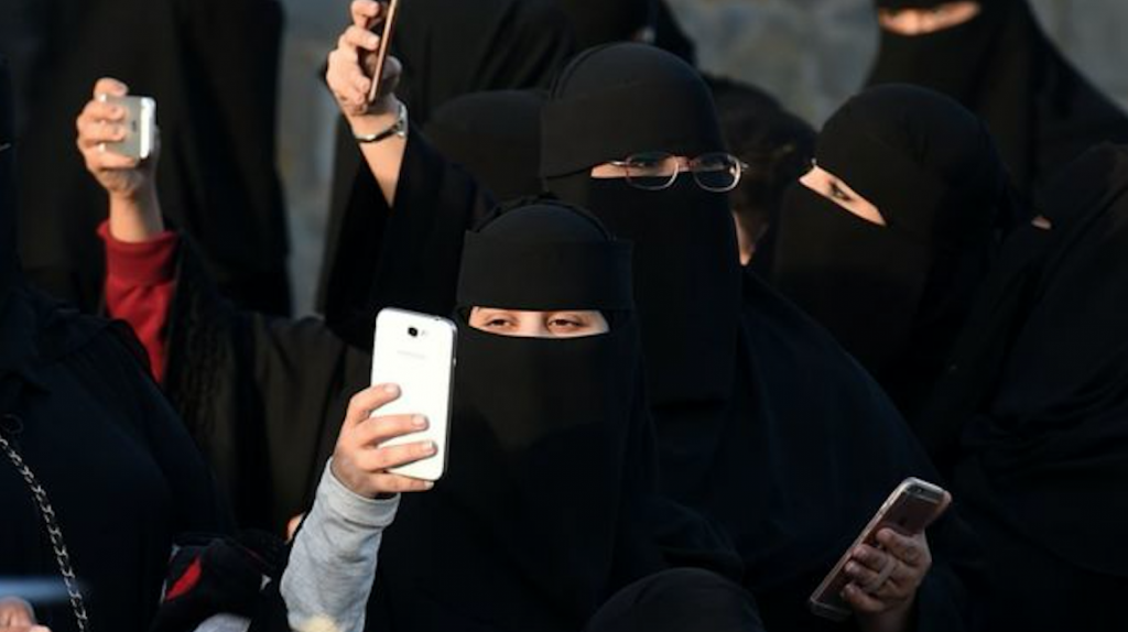 Donne Arabia Saudita divorzio sms