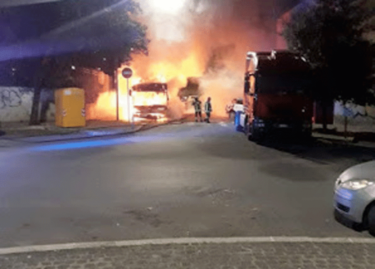 roma autobus atac fiamme