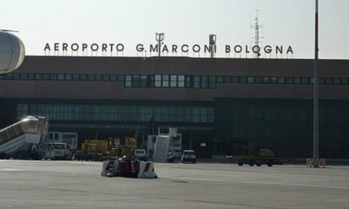 aeroporto bologna chiuso