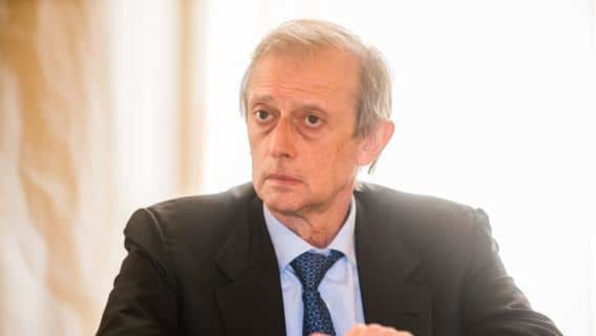 Paura per Piero Fassino: incidente stradale e frattura ...