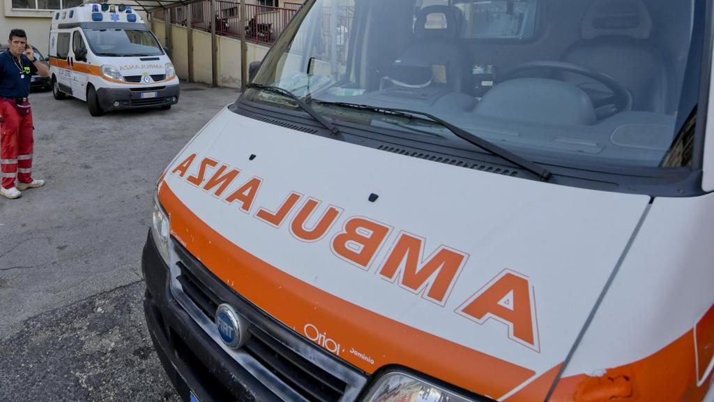 napoli marito picchia moglie