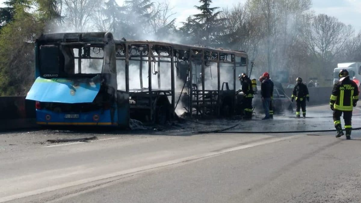 audio studenti bus incendiato