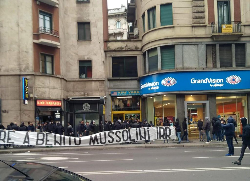 25 aprile striscione fascista