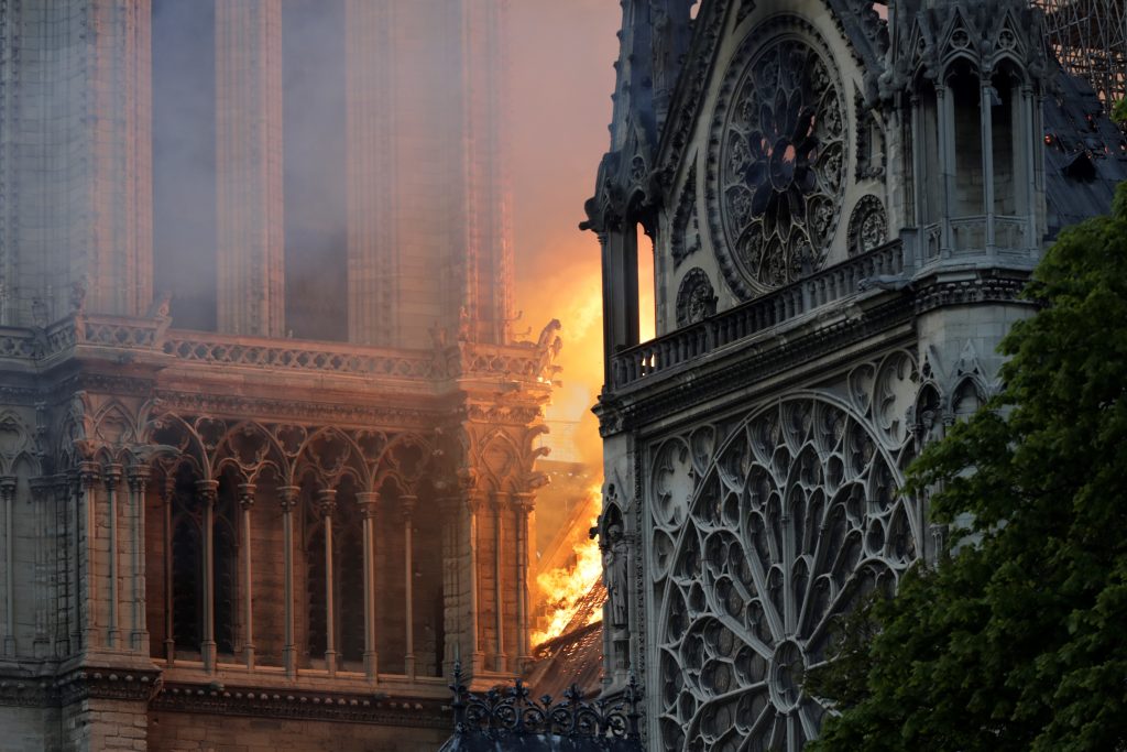 Notre Dame incendio cause