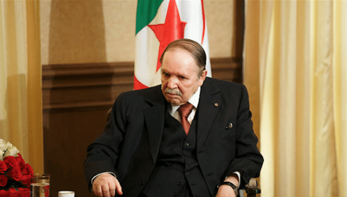 algeria si dimette presidente