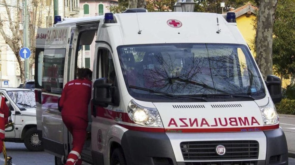 ambulanza bloccata napoli