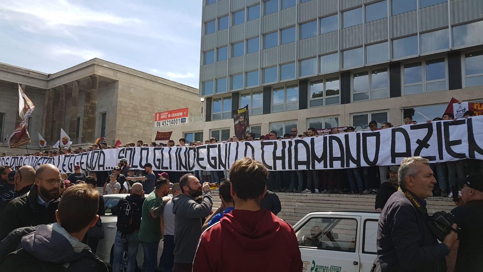 Roma contestazione tifosi
