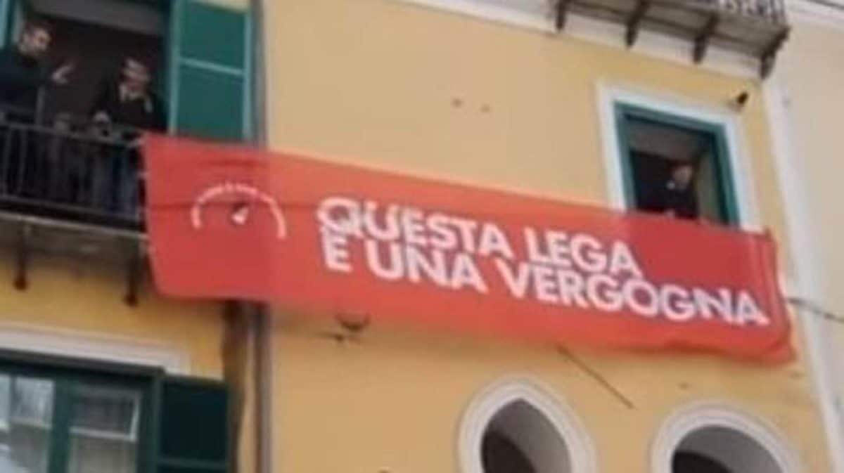 Salerno striscione Salvini